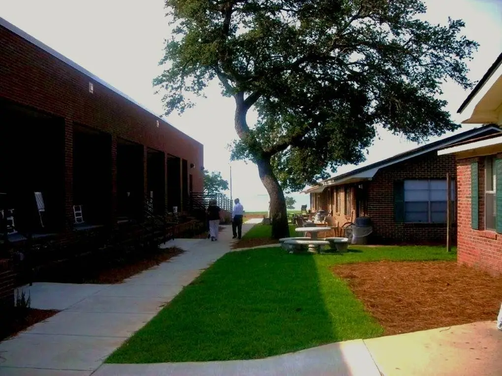 twelve-oaks-recovery-center-adult-residential-gallery-3.jpg