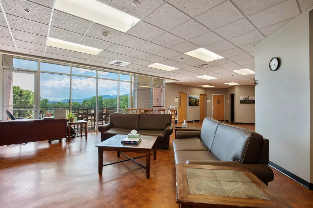 clinica-family-health-wellness-walk-in-crisis-addiction-services-center-gallery-1.webp