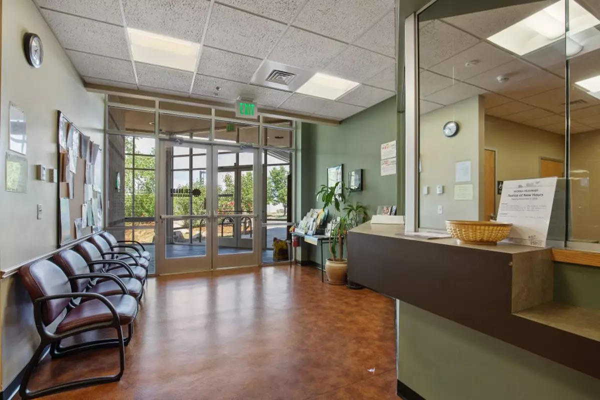 clinica-family-health-wellness-walk-in-crisis-addiction-services-center-gallery-2.webp
