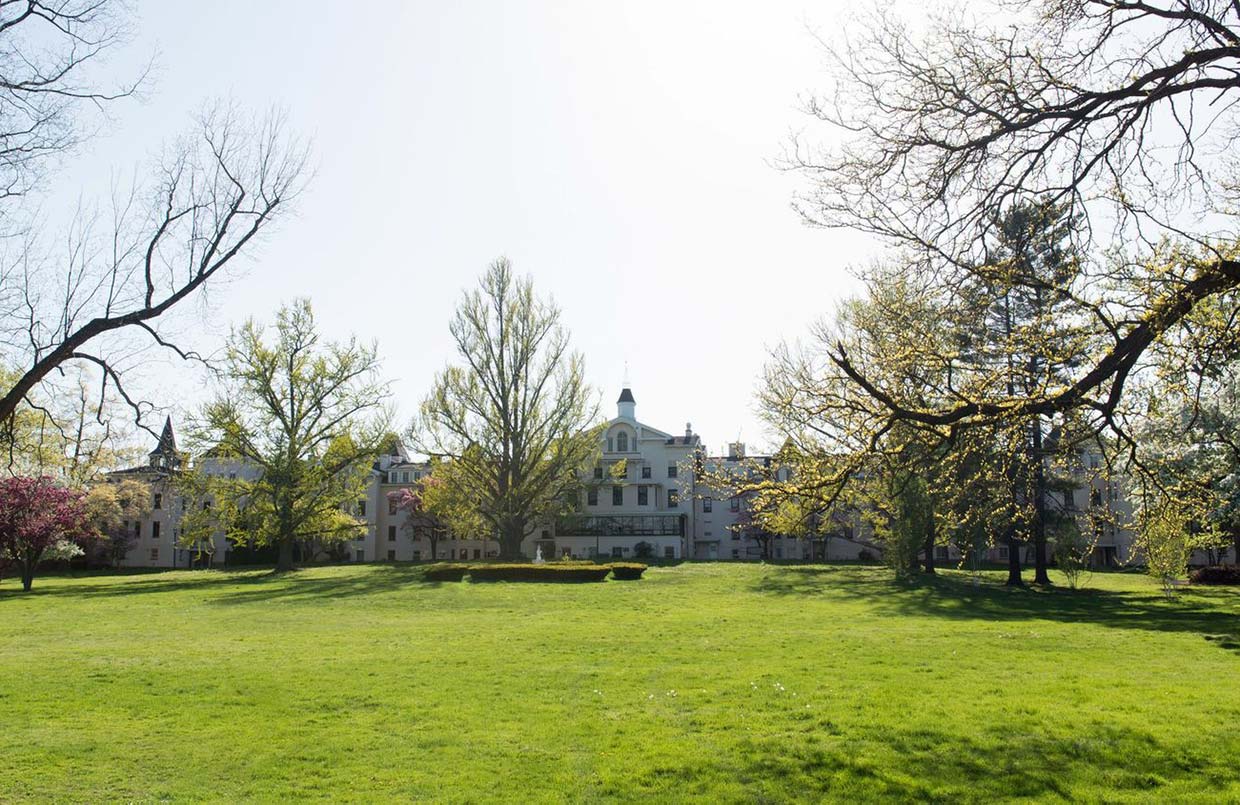 hartford-healthcare-institute-of-living-main-campus-gallery.jpg