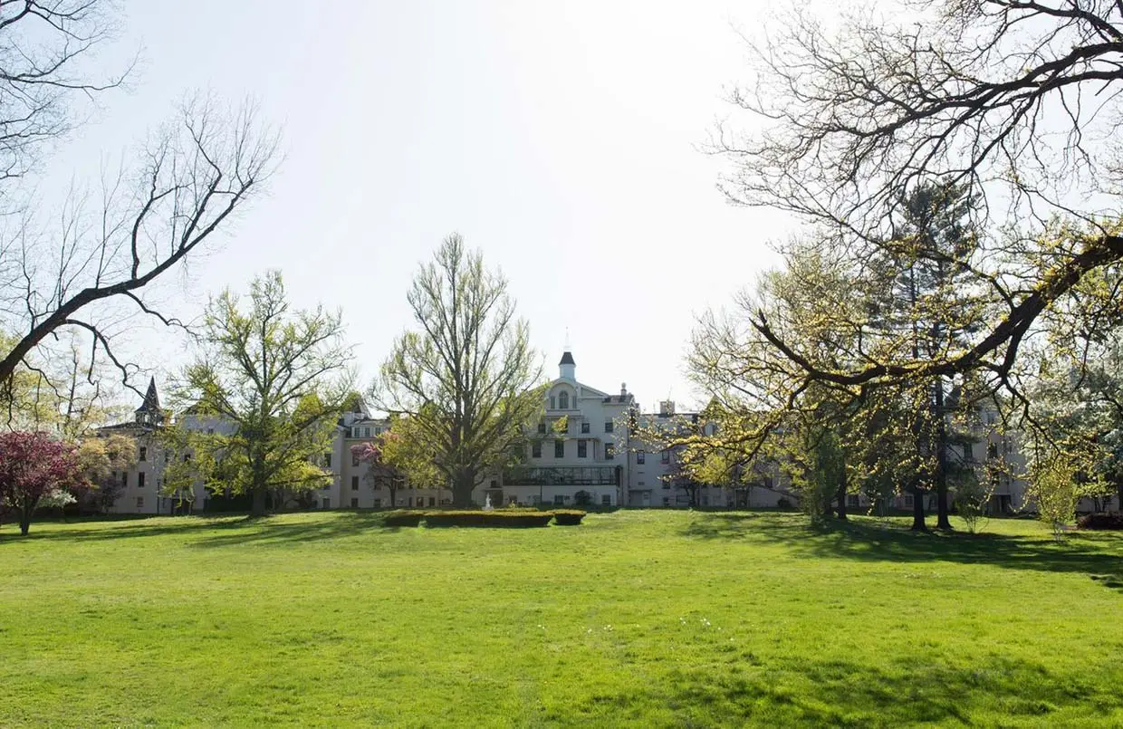 hartford-healthcare-institute-of-living-main-campus-gallery.jpg