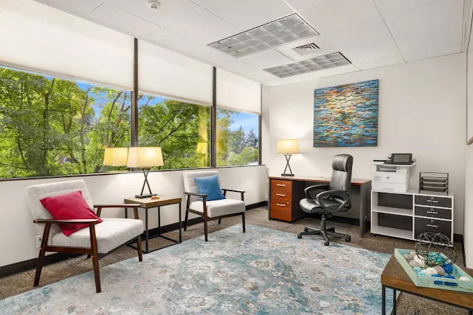 newport-academy-kirkland-outpatient-gallery-11.webp