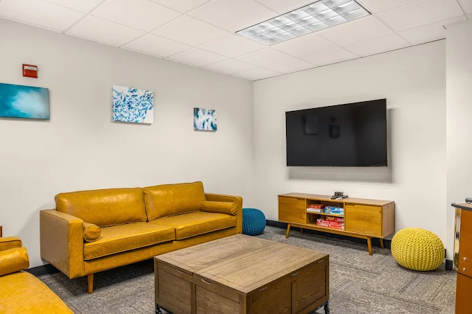 newport-academy-kirkland-outpatient-gallery-3.webp