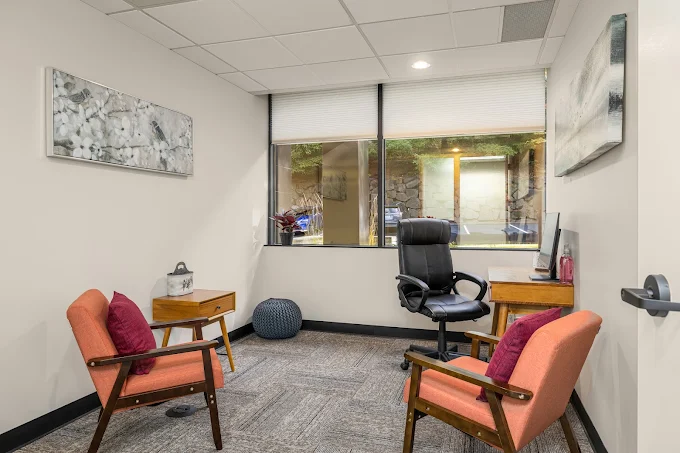 newport-academy-kirkland-outpatient-gallery-9.webp