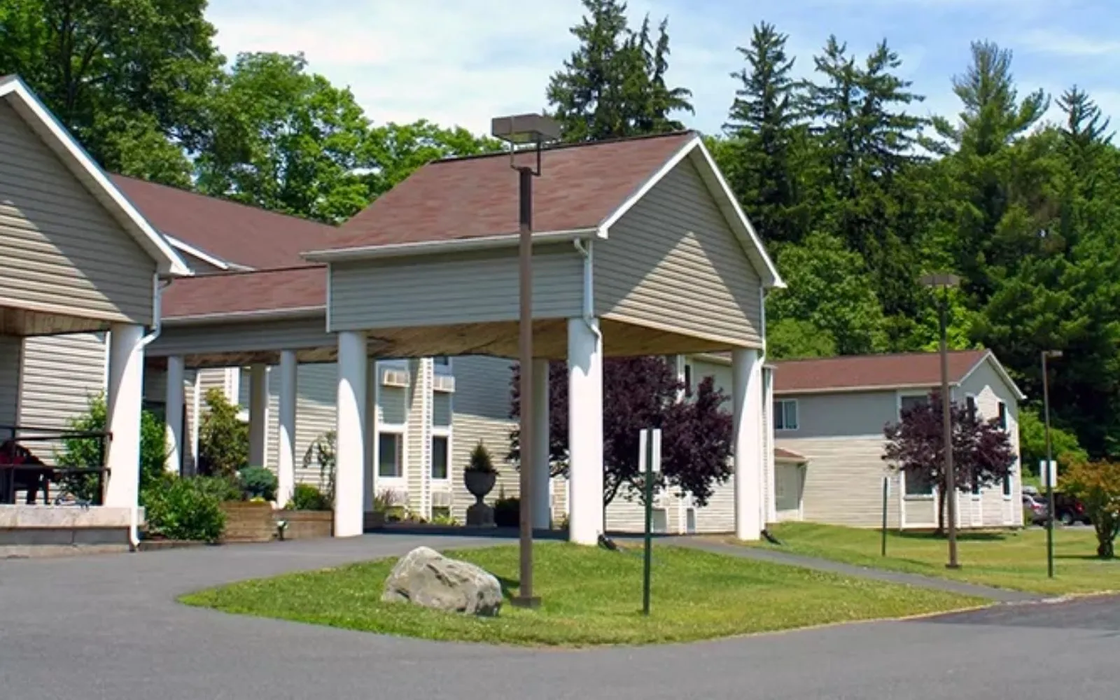 pyramid-east-stroudsburg-hillside-residential-treatment-gallery.jpg