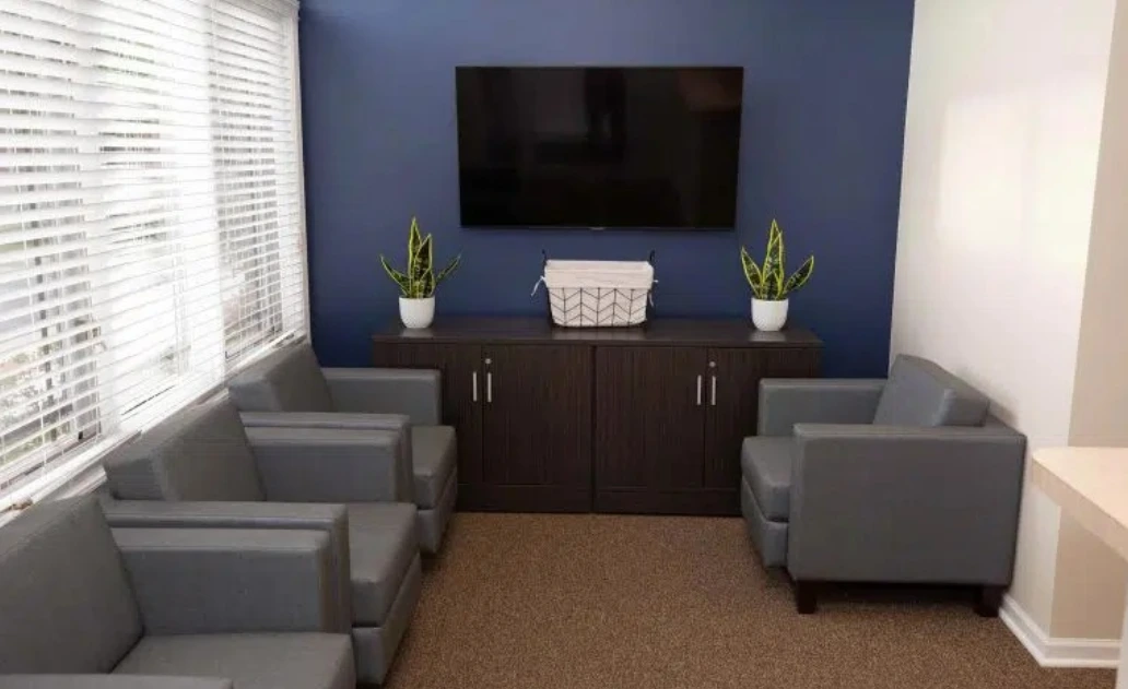 recovery-centers-of-america-at-st-charles-outpatient-gallery-3.png