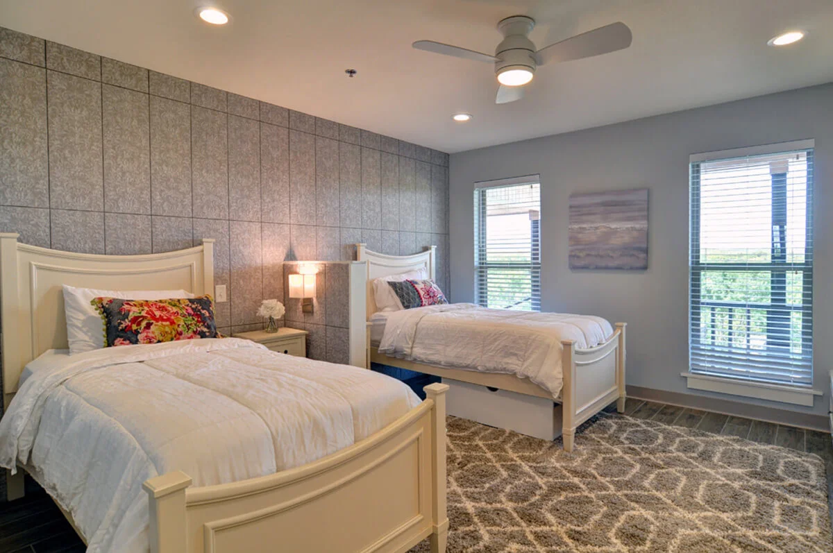 stonegate-center-creekside-gallery-2.jpg